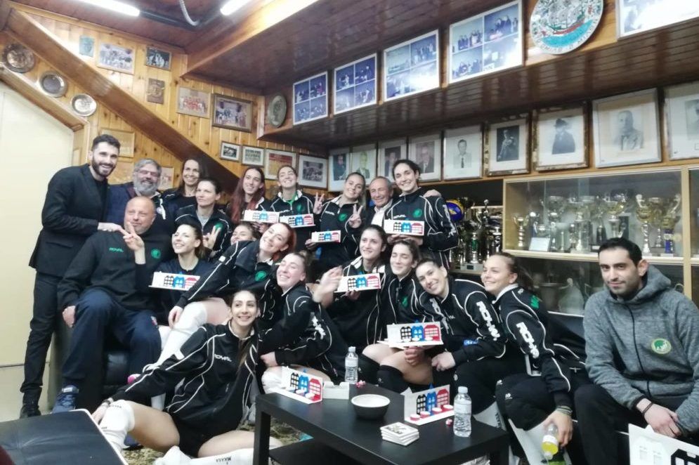 Βόλεϊ: Αναμνηστικά δώρα στα κορίτσια του Μίλωνα