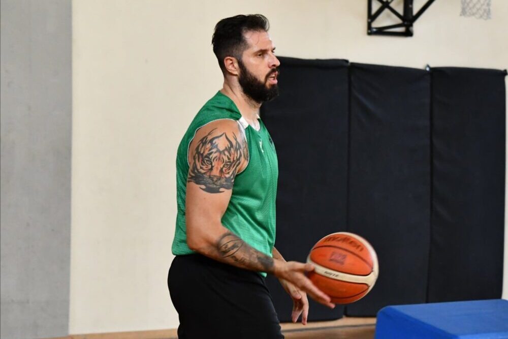 Μπάσκετ: Ανανέωσε ο Δημήτρης Μπένος